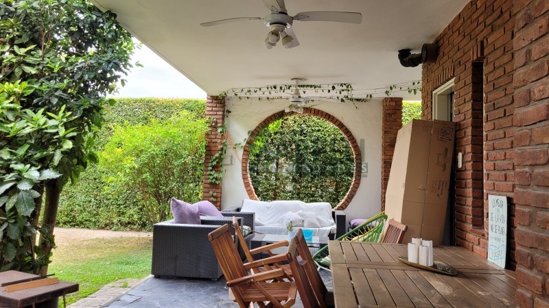 Casa a la venta en Country Las Lajas!